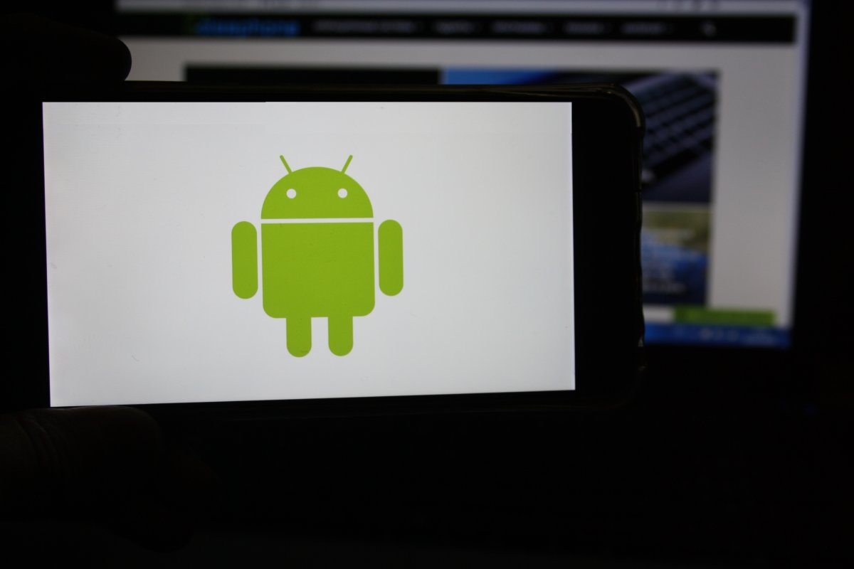 Планшет зависає при включенні - фото