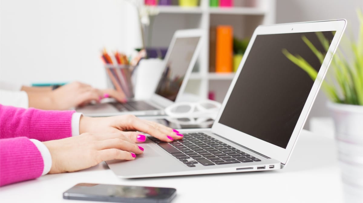 Розбився корпус MacBook - фото