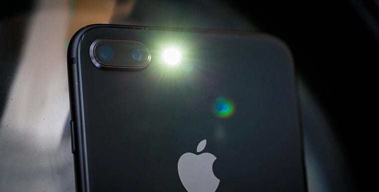 Не працює спалах на iPhone - фото