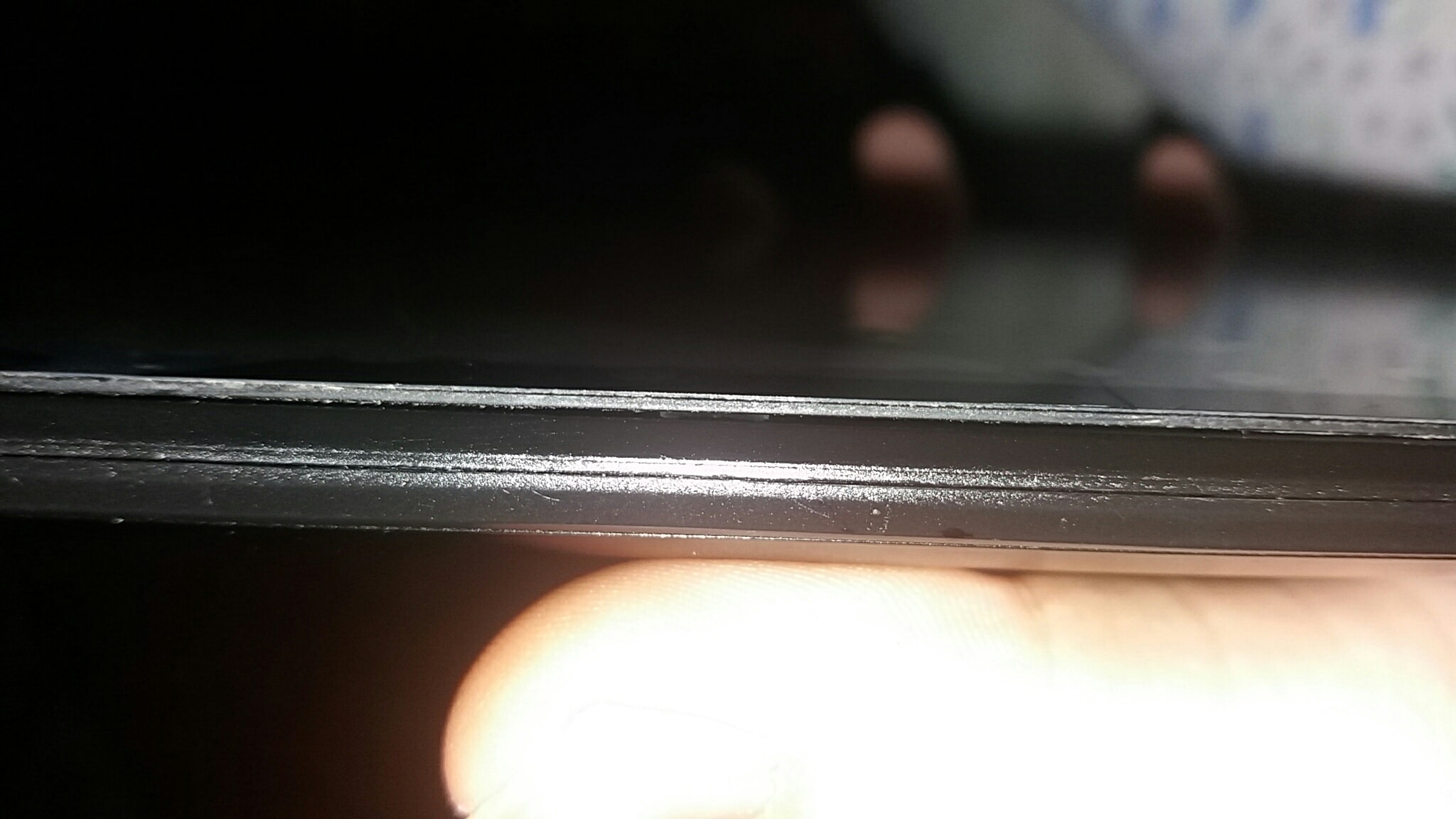 На планшеті відходить екран - фото